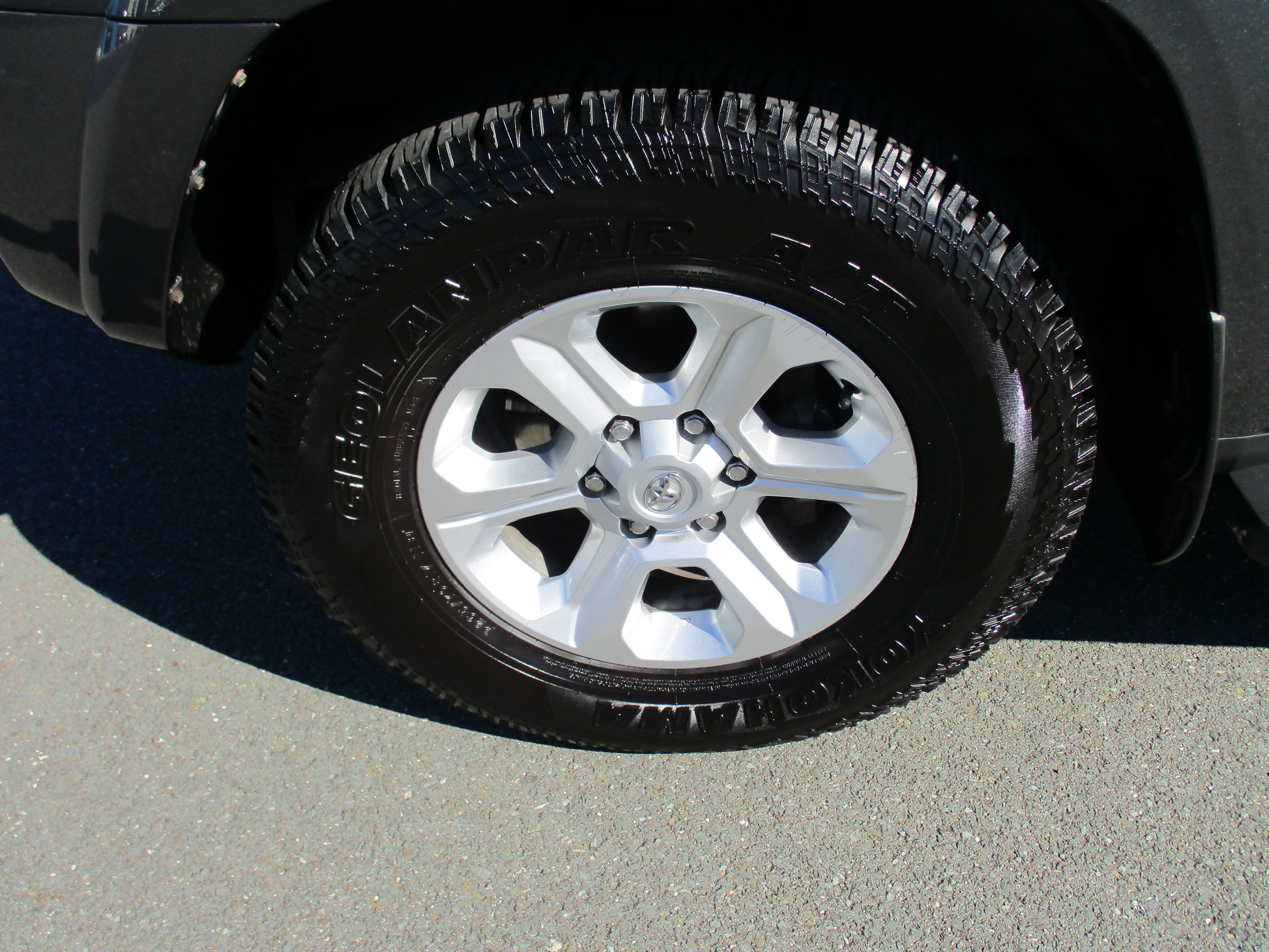 Used 2022 Toyota 4Runner SR5 AWD/4WD image 9