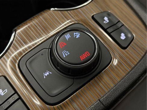 Certified 2023 GMC Acadia SLE w/ Driver Convenience Package AWD/4WD image 35