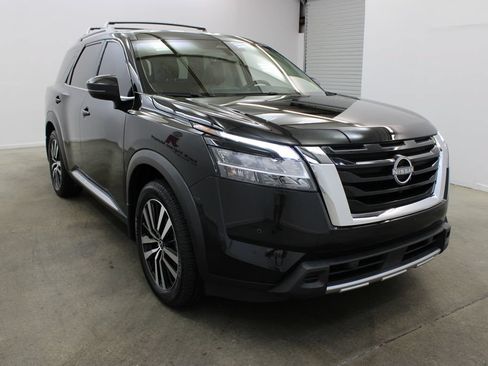 Used 2024 Nissan Pathfinder Platinum FWD image 6