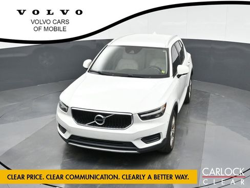 Used 2019 Volvo XC40 T4 Momentum image 27