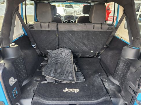 Used 2017 Jeep Wrangler Unlimited Sahara w/ Connectivity Group image 47