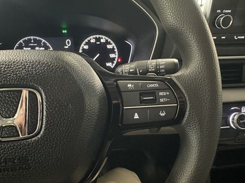 Used 2023 Honda Pilot LX image 12