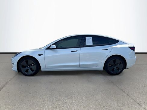 Used 2023 Tesla Model 3 Standard Range image 4