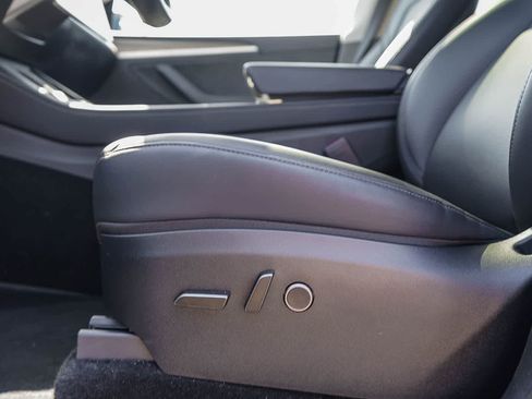 Used 2025 Tesla Model Y Performance AWD/4WD image 24