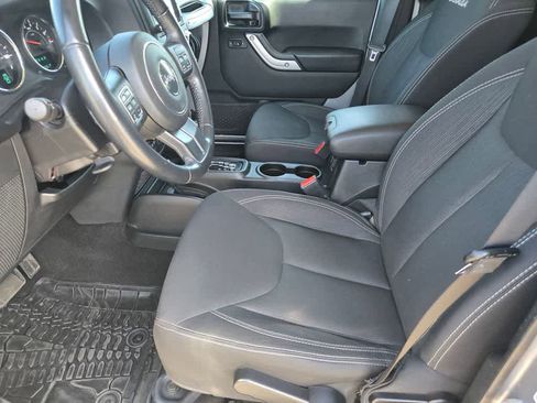 Used 2018 Jeep Wrangler Unlimited Sahara w/ Connectivity Group AWD/4WD image 17