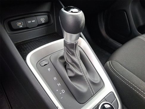 Used 2023 Hyundai Venue SEL w/ Cargo Package image 16