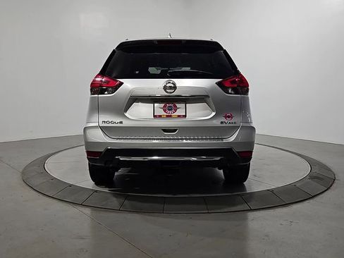 Used 2017 Nissan Rogue SV w/ SV Premium Package AWD/4WD image 4