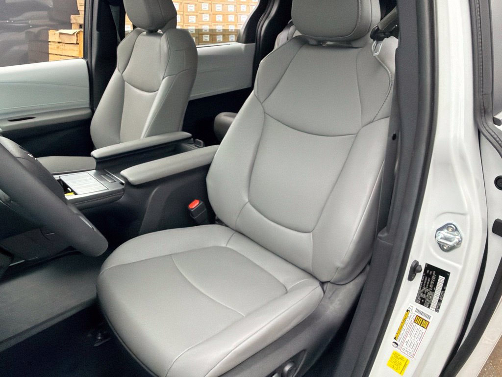 Used 2025 Toyota Sienna XLE w/ XLE Plus Package AWD/4WD image 21