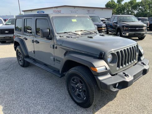 Used 2022 Jeep Wrangler Unlimited Sport AWD/4WD image 2