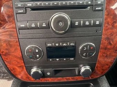 Used 2007 Chevrolet Silverado 2500 LTZ w/ EZ-Lift Tailgate Package AWD/4WD image 22