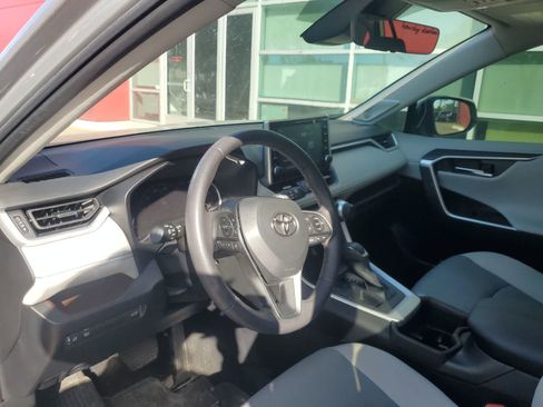 Used 2022 Toyota RAV4 Limited FWD image 2