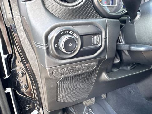Certified 2024 Jeep Wrangler Unlimited Rubicon AWD/4WD image 32