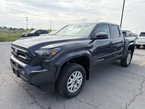 Used 2024 Toyota Tacoma SR5 AWD/4WD image 4