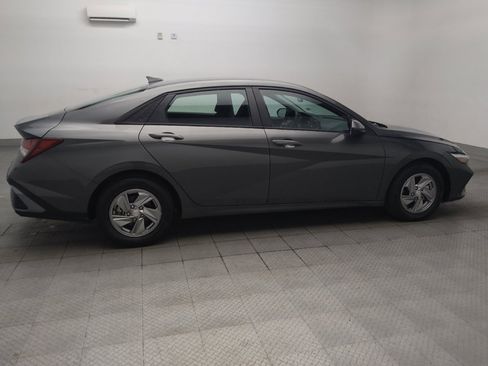 Used 2024 Hyundai Elantra SE FWD image 10