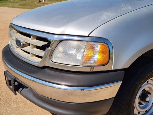 Used 2001 Ford F150 XLT image 9