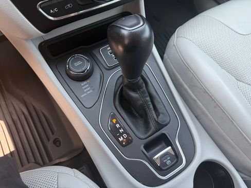 Certified 2021 Jeep Cherokee Latitude Lux w/ Mopar Interior Package image 19