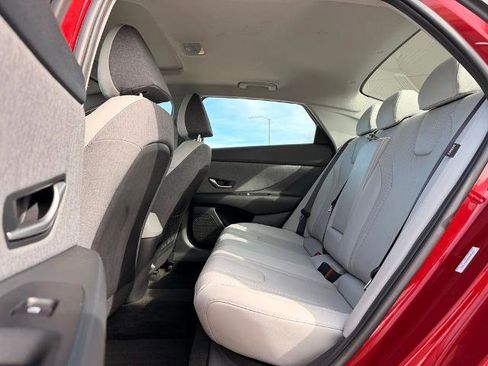 Used 2025 Hyundai Elantra Limited FWD image 31