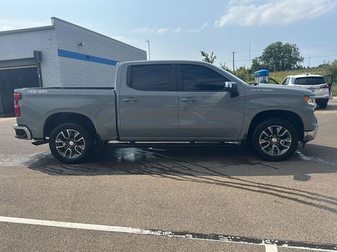 Used 2024 Chevrolet Silverado 1500 LT AWD/4WD image 6