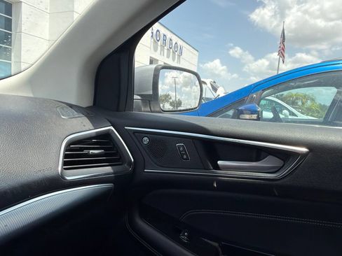 Used 2020 Ford Edge Titanium FWD image 14