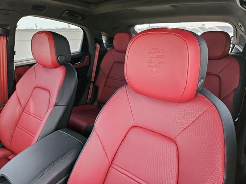 Certified 2026 Porsche Cayenne Turbo image 6