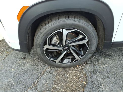 Used 2023 Chevrolet TrailBlazer RS w/ Convenience Package FWD image 9