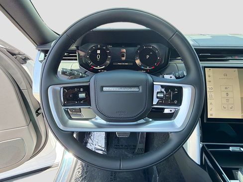 New 2026 Land Rover Range Rover Long Wheelbase SE AWD/4WD image 39