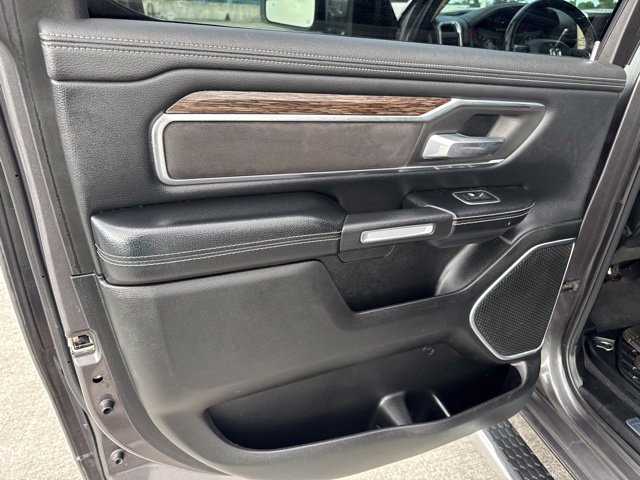 Used 2019 RAM 1500 Laramie AWD/4WD image 11