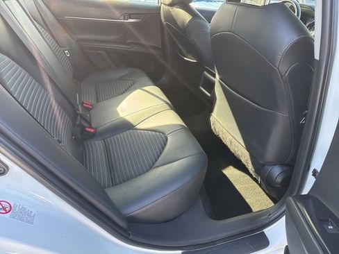 Used 2018 Toyota Camry SE image 18