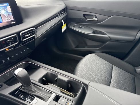 New 2026 Nissan Sentra SV w/ SV Convenience Package FWD image 19