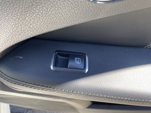 Used 2014 Mercedes-Benz E 250 BlueTEC Sedan image 13