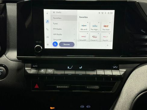 Used 2025 Toyota Camry LE w/ Convenience Package image 18