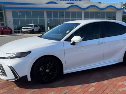 Used 2025 Toyota Camry SE w/ Convenience Package FWD image 7