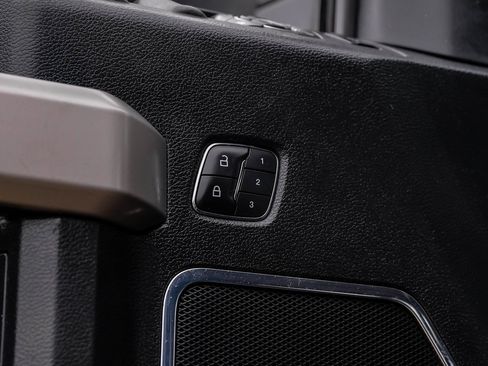 Used 2019 Ford F250 Lariat w/ Chrome Package image 46