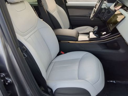 Used 2025 Land Rover Range Rover Sport Dynamic SE image 24