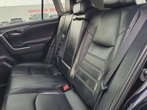 Used 2020 Toyota RAV4 XLE Premium image 9