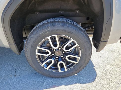 New 2026 GMC Sierra 1500 AT4 w/ Technology Package image 9