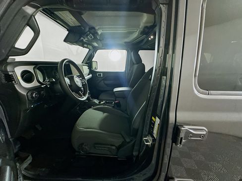 Used 2024 Jeep Wrangler Willys image 13