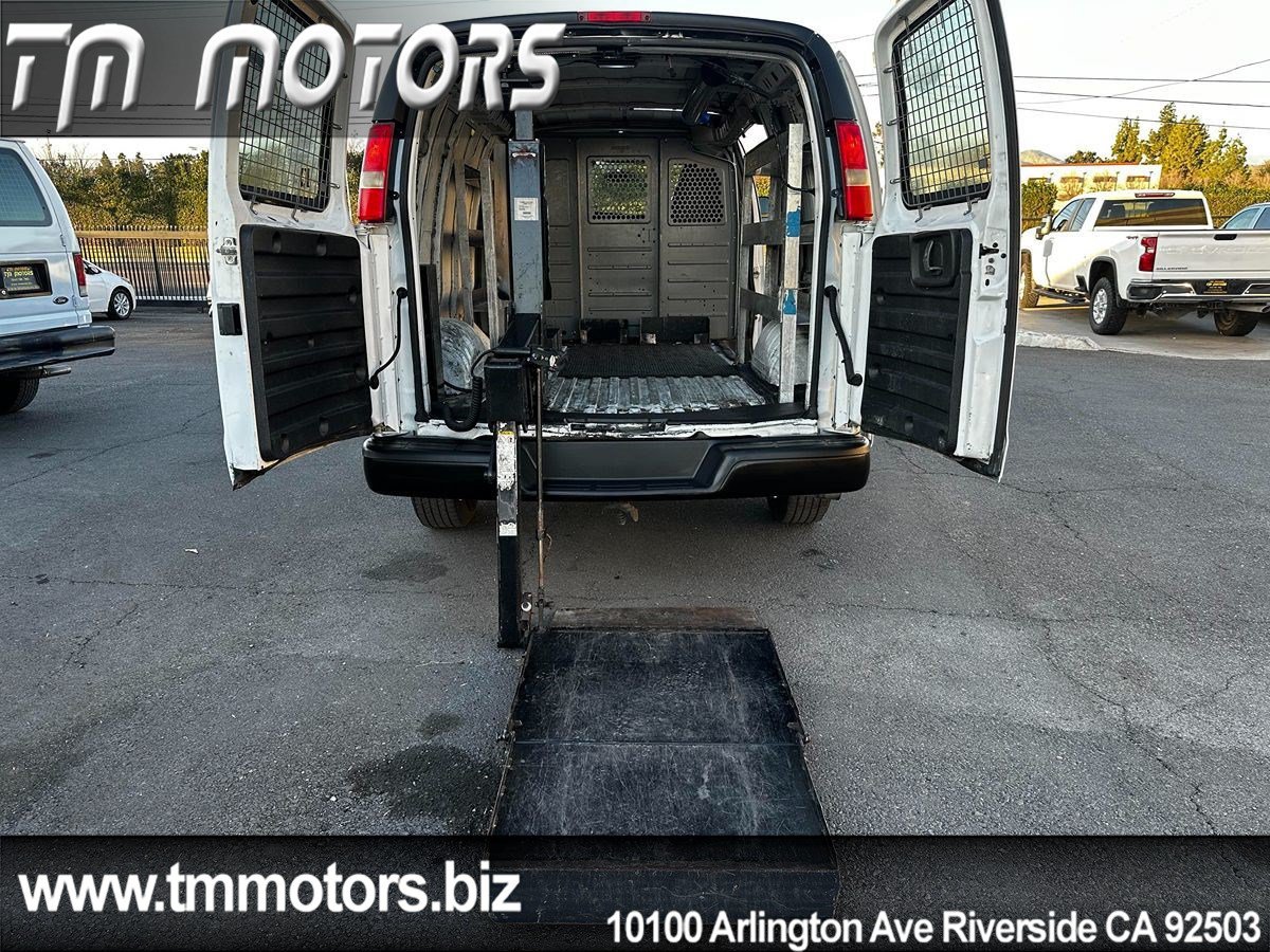 Used 2011 GMC Savana 3500 RWD image 3