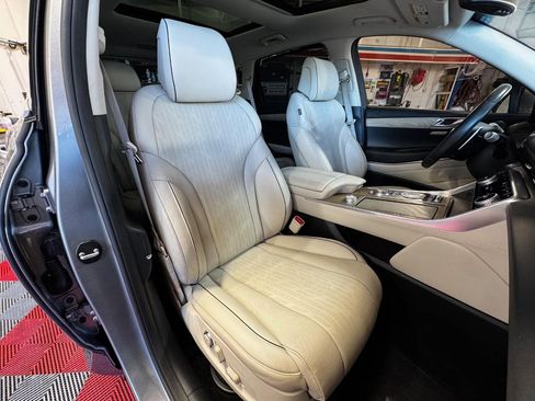 Used 2022 Genesis GV80 2.5T w/ Prestige Package 04 AWD/4WD image 8