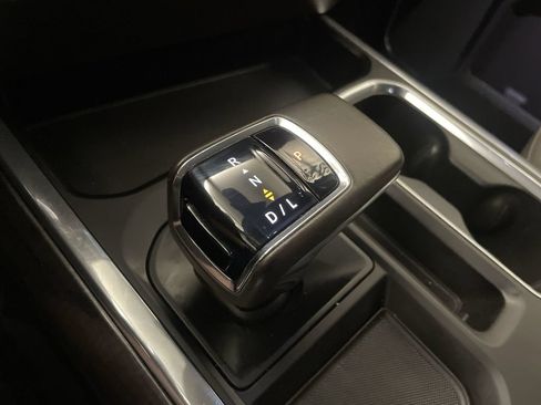 Used 2022 Chevrolet Silverado 1500 LTZ AWD/4WD image 9