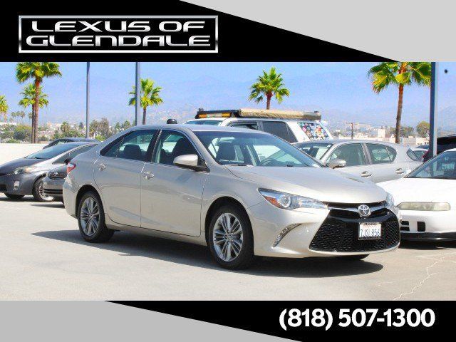 Used 2015 Toyota Camry SE FWD image 1