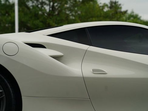 Used 2017 Ferrari 488 GTB RWD image 27