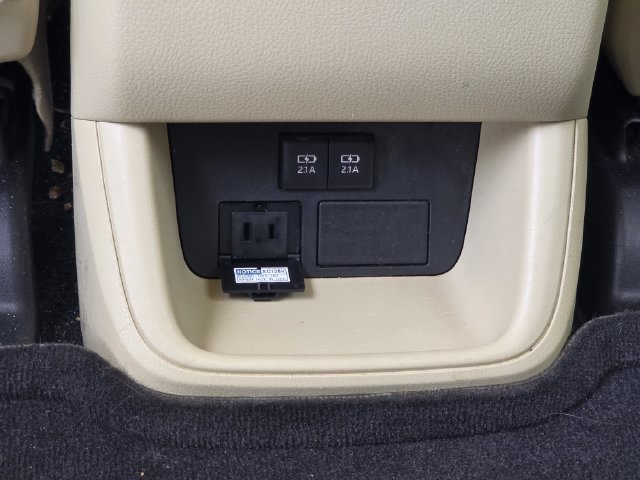 Used 2019 Toyota Highlander XLE FWD image 19