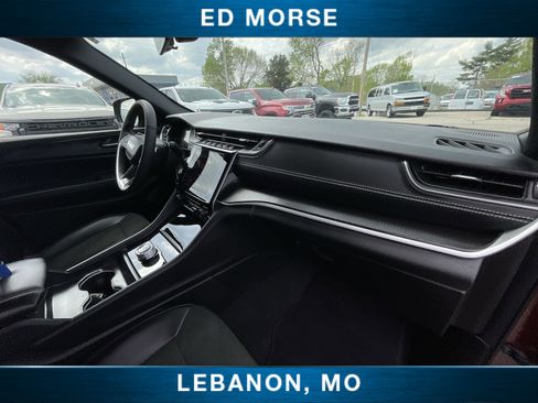 Used 2025 Jeep Grand Cherokee Altitude AWD/4WD image 26