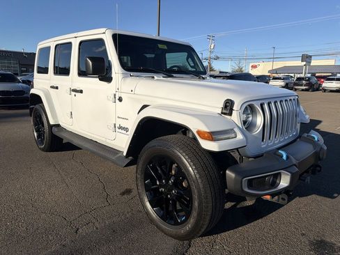 Used 2023 Jeep Wrangler Unlimited Sahara w/ Cold Weather Group image 8
