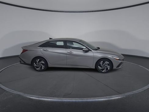 Used 2025 Hyundai Elantra SEL FWD image 19