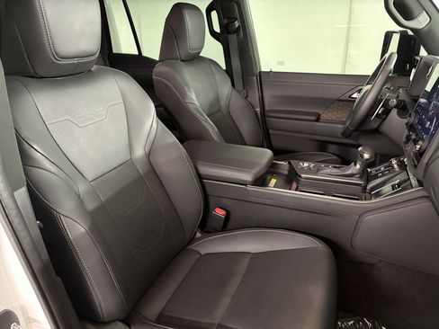 Used 2024 Lexus GX 550 w/ Accessory Package (2T) AWD/4WD image 25