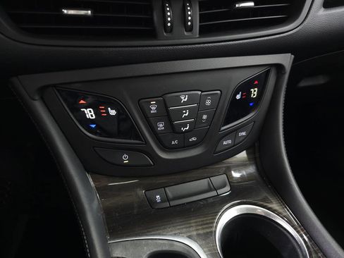 Used 2019 Buick Envision Essence image 27