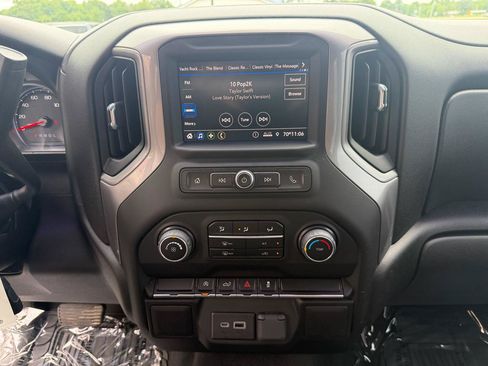 Used 2022 Chevrolet Silverado 1500 Custom AWD/4WD image 28