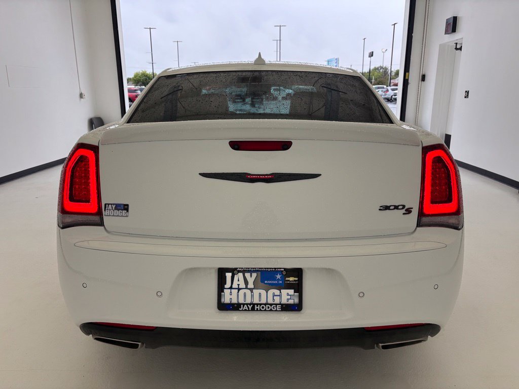 Used 2023 Chrysler 300 S w/ Comfort Group RWD image 18